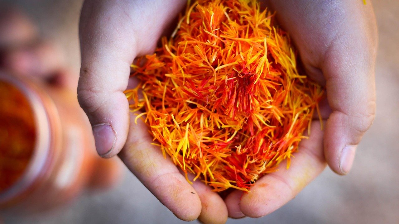 “Golden Care: How Saffron Transforms Your Daily Skincare Routine”
